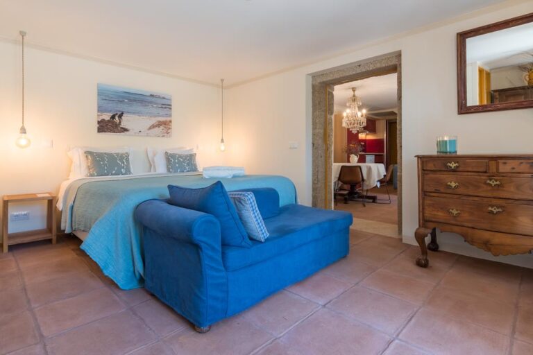 Casas com piscina junto ao rio Douro Casas com piscina junto ao rio Douro