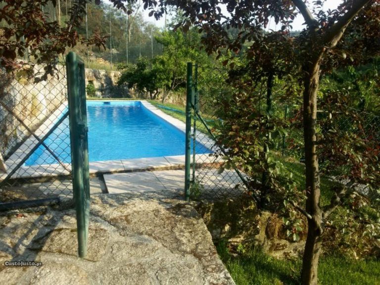 Pequena moradia com piscina privada Douro