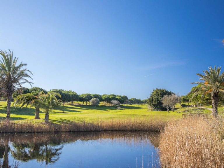 Play golf in the sunny Algarve Lagos
