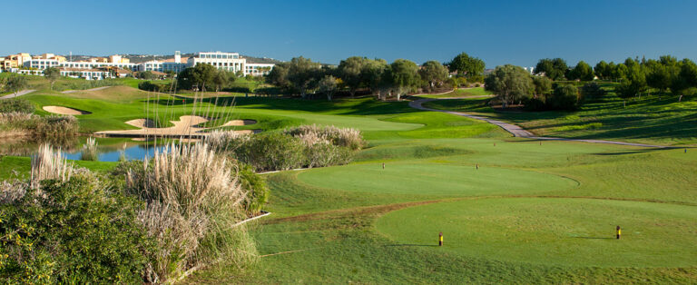 Play golf in the Portugal Masters course