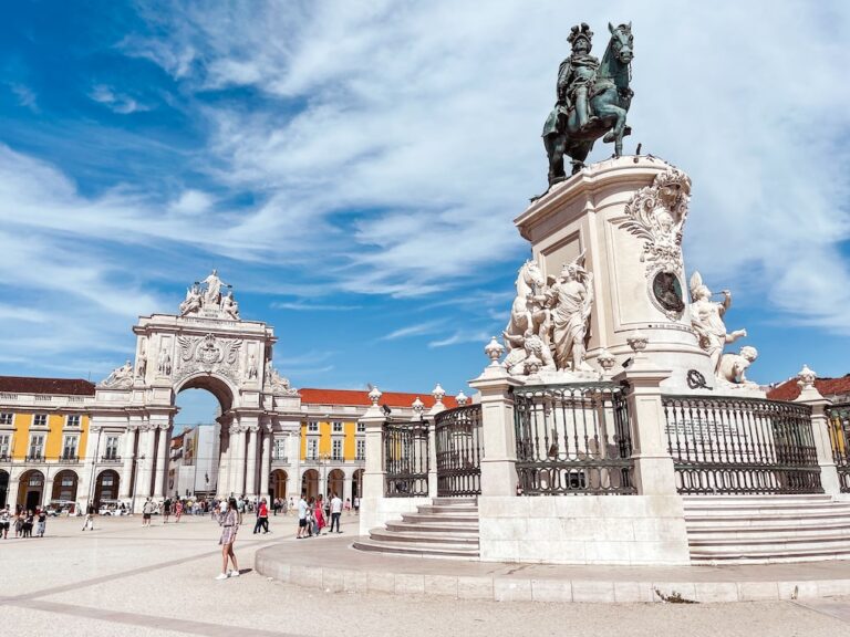 Sightseeing Tour in Lisbon sea and land
