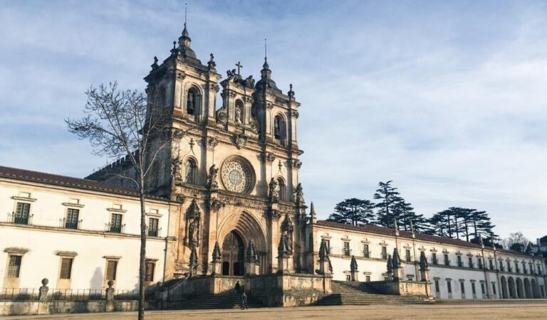 Mosteiro de Alcobaça arquitetura medieval Mosteiro de Alcobaça arquitetura medieval